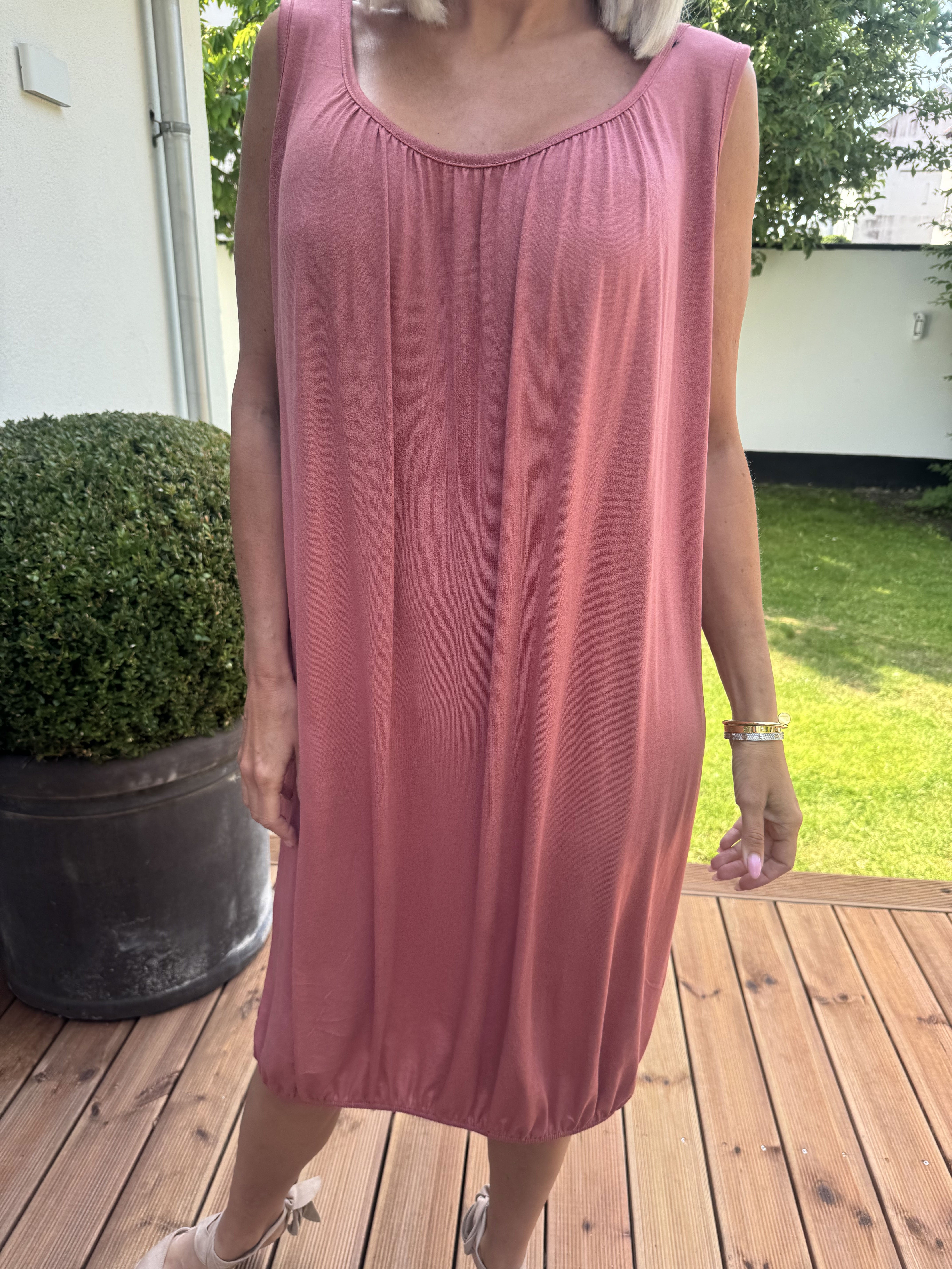 Miracle Sleeveless Dress - Basis kjole i viskose med elastik forneden